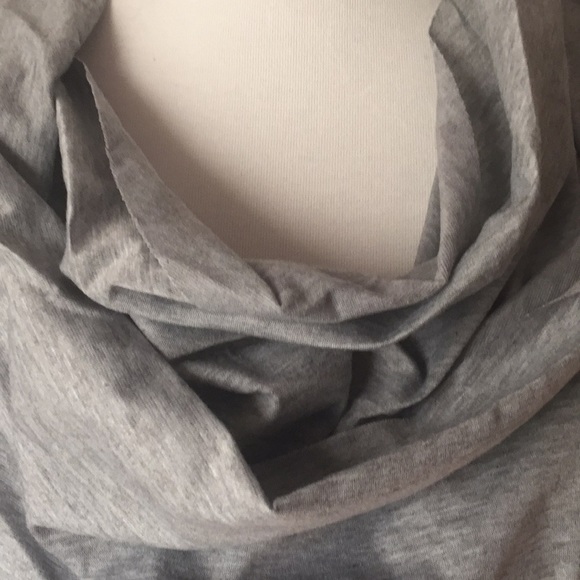 ❗️1 Left ❗️Women’s tassle knit poncho sweatshirt - Picture 3 of 7